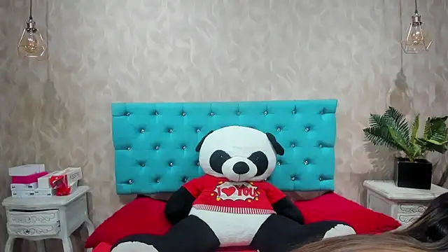 MadelineDoll online show from November 23, 2025, 1:43 pm