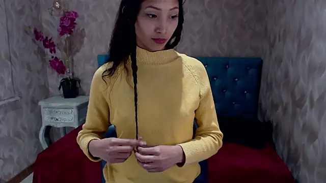 MadelineDoll online show from March 6, 2025, 7:10 pm