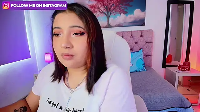 Emma monserrat online show from September 30, 2025, 7:42 pm