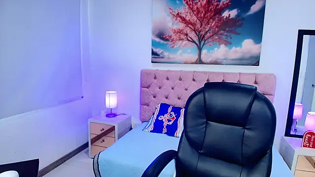 Emma monserrat online show from February 9, 2026, 9:02 pm