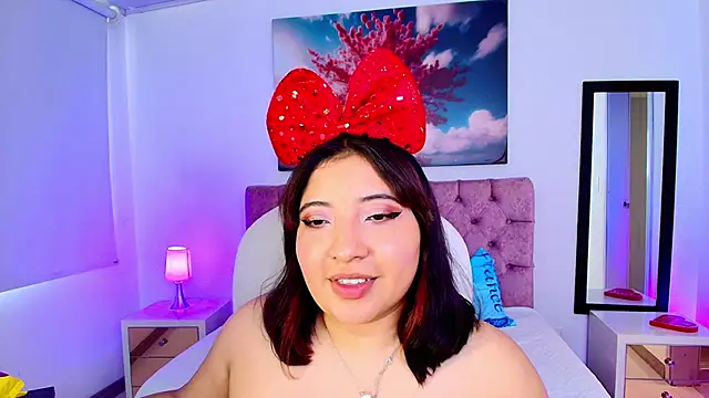 Emma monserrat online show from October 6, 2025, 8:31 pm