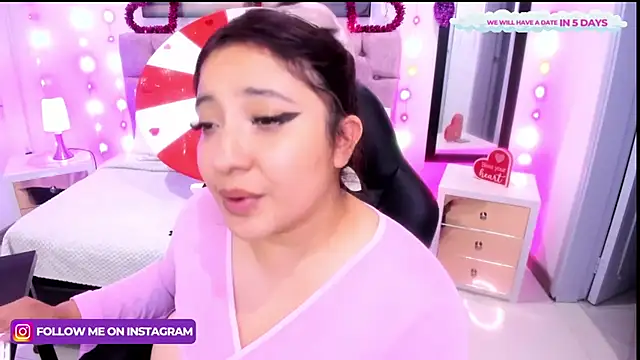 Emma monserrat online show from February 15, 2025, 6:33 am