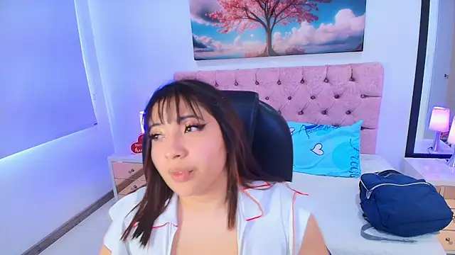 Emma monserrat online show from December 22, 2025, 7:58 pm