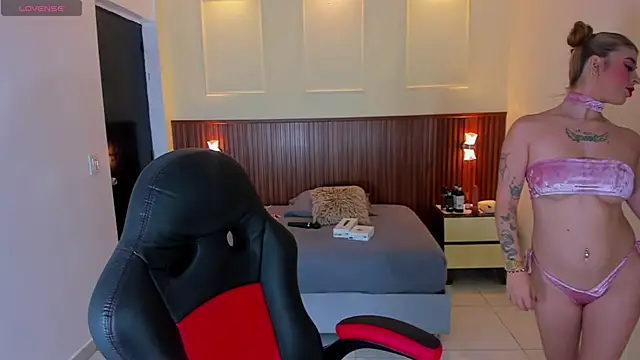 LUCYAMARS1 online show from November 27, 2025, 12:38 pm