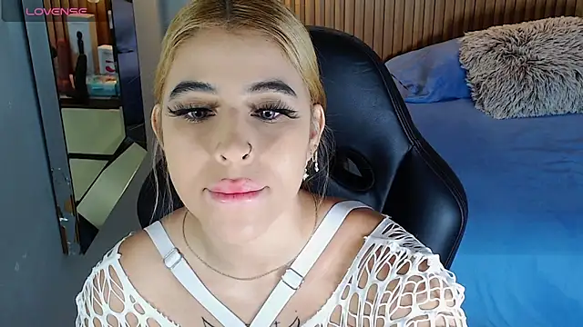 Snapshot of LUCYAMARS1 chatting on October 30, 2025, 12:25 pm LUCYAMARS1 online show from October 30, 2025, 12:25 pm