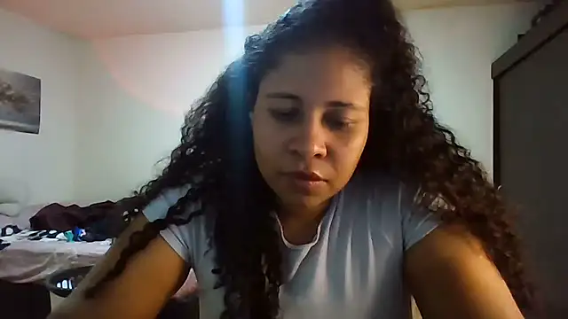 Snapshot of Ivon-09 chatting on July 4, 2026, 11:42 pm Ivon-09 online show from July 4, 2026, 11:42 pm