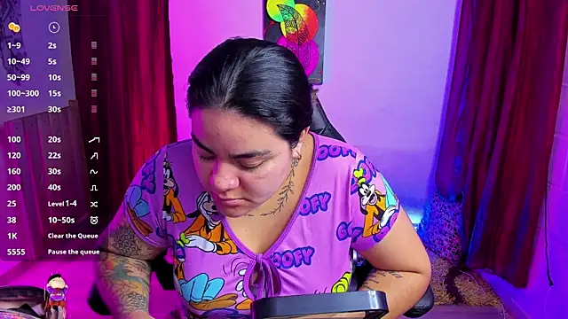 Snapshot of Sharon_hils chatting on January 17, 2025, 12:31 pm Sharon hils online show from January 17, 2025, 12:31 pm