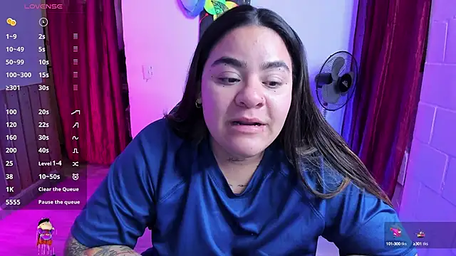 Snapshot of Sharon_hils chatting on February 7, 2025, 9:15 pm Sharon hils online show from February 7, 2025, 9:15 pm