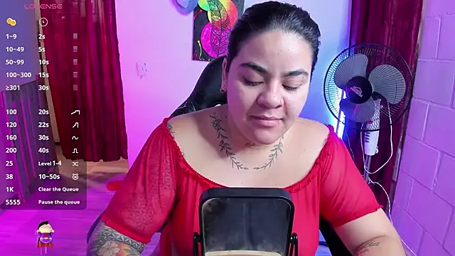 Snapshot of Sharon_hils chatting on February 9, 2025, 3:23 pm Sharon hils online show from February 9, 2025, 3:23 pm