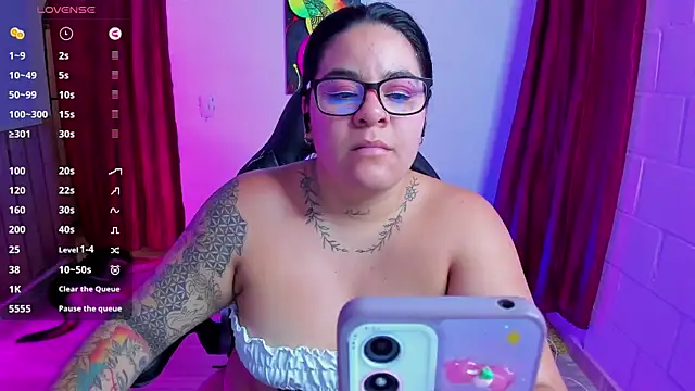 Snapshot of Sharon_hils chatting on January 28, 2025, 4:30 pm Sharon hils online show from January 28, 2025, 4:30 pm