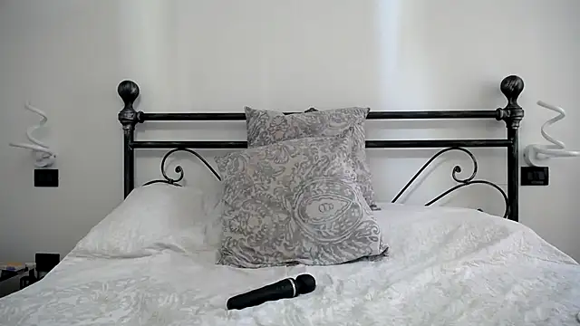 ladycleopatra online show from October 16, 2025, 8:00 am