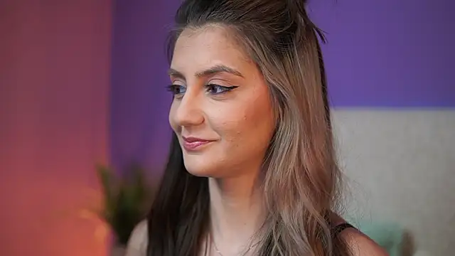 Snapshot of SabrinaHope chatting on February 2, 2026, 10:53 pm SabrinaHope online show from February 2, 2026, 10:53 pm