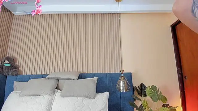 kathecute   online show from April 2, 2026, 1:46 am