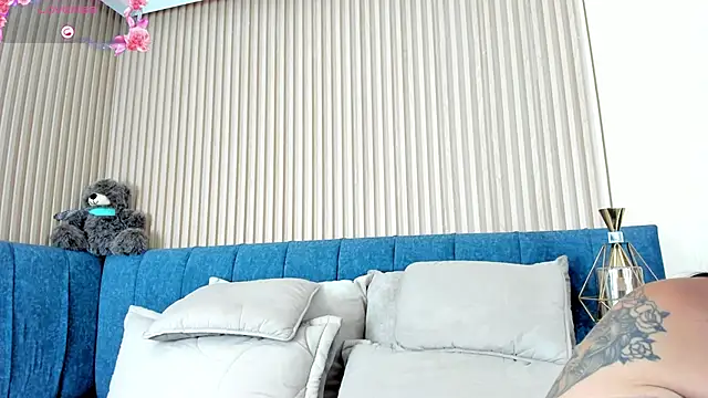 kathecute   online show from April 7, 2026, 1:40 am