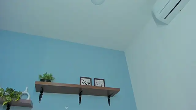 Snapshot of annawelk_ chatting on October 28, 2025, 12:48 pm annawelk  online show from October 28, 2025, 12:48 pm