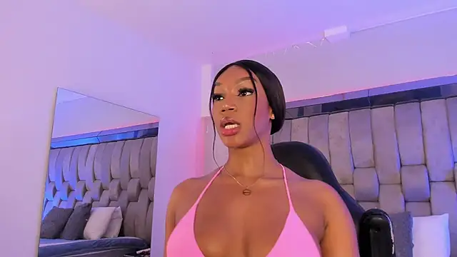 ChaynnaCooper online show from February 4, 2025, 3:04 pm