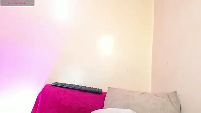 stephanyyx online show from October 29, 2025, 3:27 am