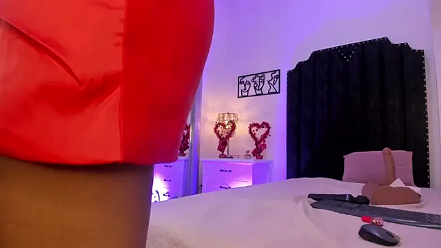 SamanthaFerrer   online show from February 15, 2025, 4:47 am