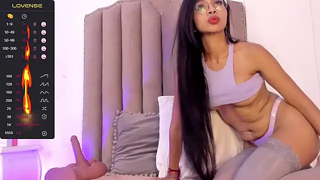 SamanthaFerrer   online show from February 4, 2025, 10:55 pm