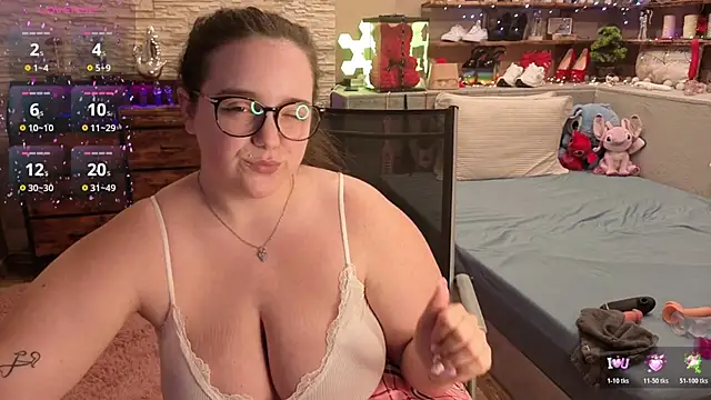 Kimberly-Caprice online show from April 17, 2026, 6:33 pm