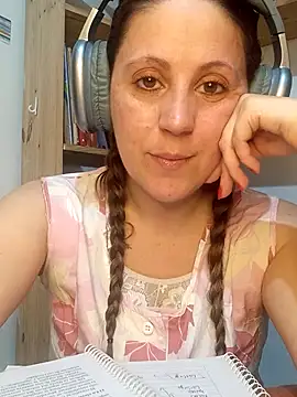 Snapshot of SofiEstevez chatting on September 17, 2025, 5:15 pm SofiEstevez online show from September 17, 2025, 5:15 pm