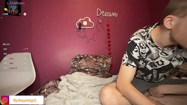 Lilythepinkgirl online show from January 18, 2025, 11:00 pm