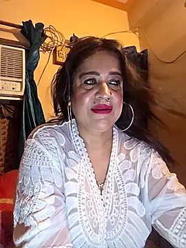 Hot Queen77 online show from April 10, 2026, 6:04 pm