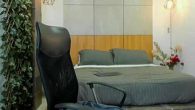 lunainsane58 online show from October 3, 2025, 6:37 am