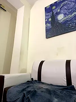 lunainsane58 online show from November 4, 2025, 8:18 am