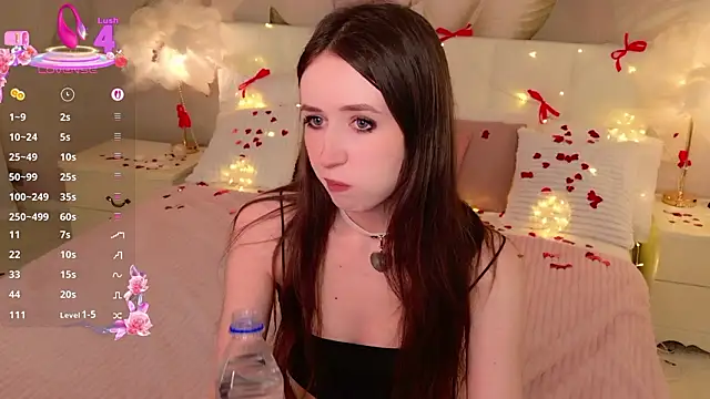 AliceLiddelle online show from February 12, 2026, 1:11 pm