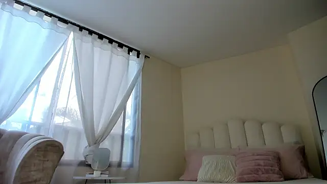 evely coelloo online show from September 22, 2025, 9:32 pm