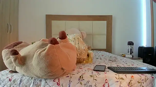 HELLEN SWEET6 online show from April 15, 2026, 2:21 pm