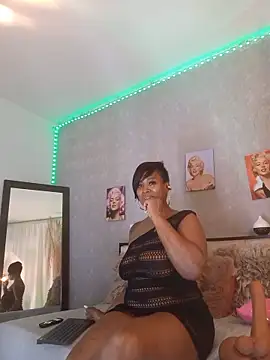 nahiarapalmer19 online show from October 26, 2025, 4:40 pm