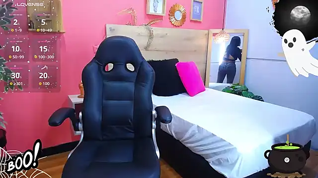 Snapshot of scarlet-foox chatting on October 6, 2025, 7:25 pm scarlet-foox online show from October 6, 2025, 7:25 pm