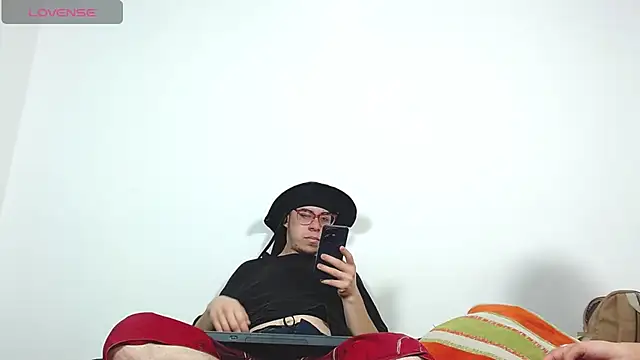 Hot Teens69 online show from December 28, 2024, 11:05 pm