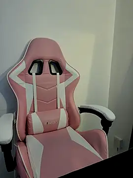 Snapshot of princess_katey chatting on March 8, 2025, 7:05 am princess katey online show from March 8, 2025, 7:05 am