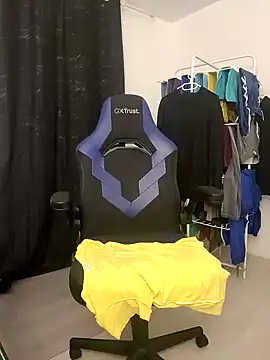 Snapshot of princess_katey chatting on February 17, 2025, 12:49 pm princess katey online show from February 17, 2025, 12:49 pm