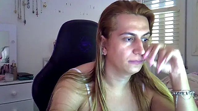 Snapshot of luizacandy chatting on July 12, 2026, 5:58 pm luizacandy online show from July 12, 2026, 5:58 pm