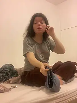 annonyme  422 online show from February 6, 2025, 11:58 pm