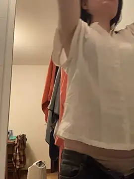 annonyme  422 online show from March 6, 2025, 8:48 pm