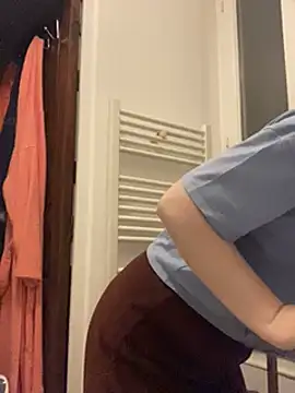 annonyme  422 online show from March 22, 2025, 11:09 pm