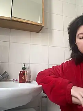 annonyme  422 online show from March 4, 2025, 2:32 pm