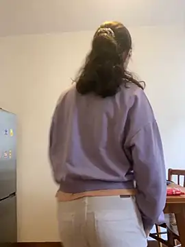 annonyme  422 online show from February 5, 2025, 3:09 pm