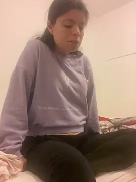 annonyme  422 online show from February 6, 2025, 5:51 pm