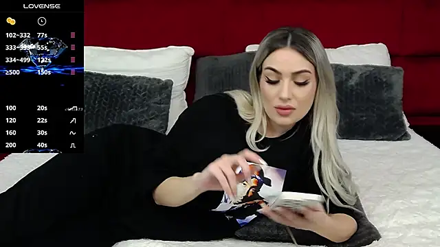 Snapshot of MinnieMe chatting on November 4, 2025, 8:01 pm MinnieMe online show from November 4, 2025, 8:01 pm