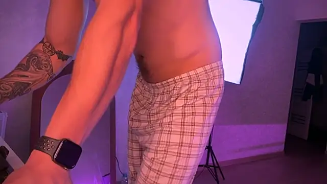 Snapshot of _mike_new chatting on February 7, 2025, 8:31 pm mike new online show from February 7, 2025, 8:31 pm