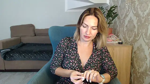 Snapshot of Mallinia chatting on October 13, 2025, 9:33 am Mallinia online show from October 13, 2025, 9:33 am