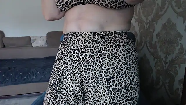 Snapshot of Mallinia chatting on October 23, 2025, 8:46 am Mallinia online show from October 23, 2025, 8:46 am