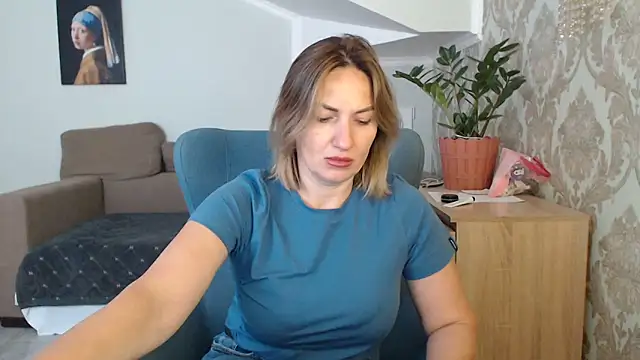 Snapshot of Mallinia chatting on October 11, 2025, 12:06 pm Mallinia online show from October 11, 2025, 12:06 pm