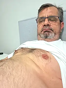 axecoman60 online show from April 5, 2026, 5:41 pm